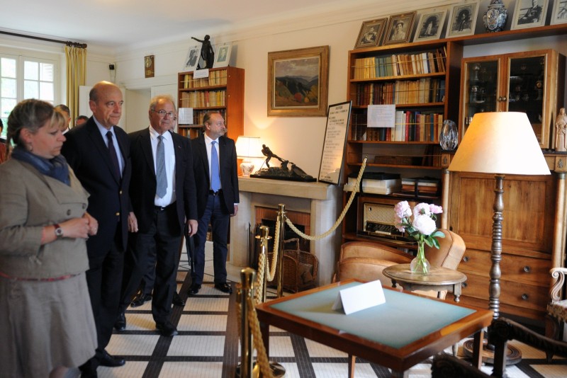 Alain Juppé visite La Boisserie, demeure