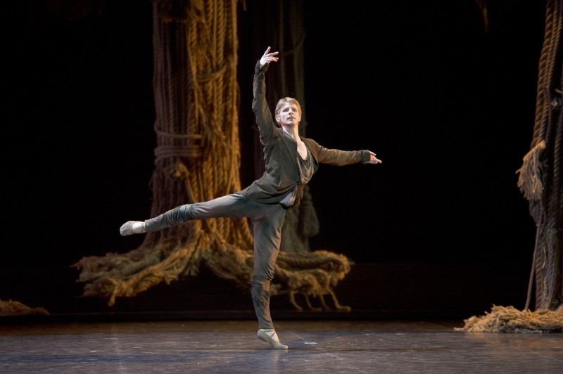 LA SOURCE de JeanGuillaume Bart 27 novembre 2014 © Laurent PHILIPPE