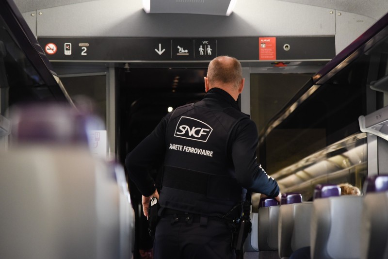 Photographies sur le thème Police ferroviaire Divergence images