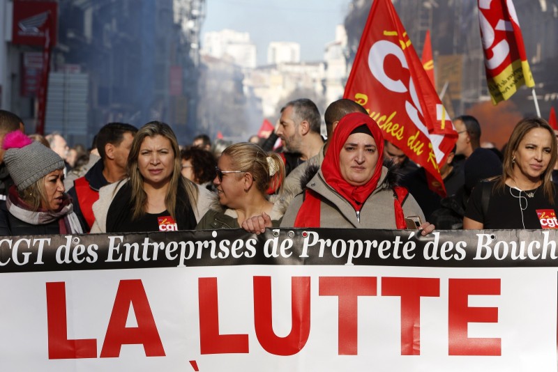 Manifestation sociale #3 Marseille - Bouches du Rhône - le 9 janvier 2020 - Manifestation contre le projet de réforme de la retraite.  Contact photographe Pierre Ciot tel 0491941317 / Gsm 0608164590 Email pierre.ciot@wanadoo.fr