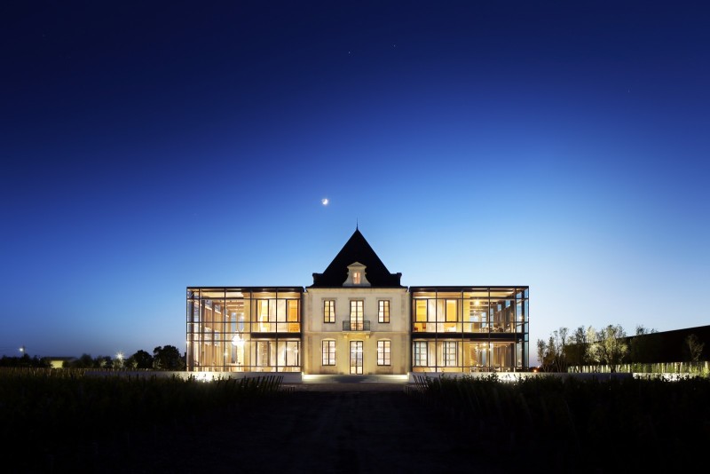 Architecture, aménagements intérieurs et paysages urbains Le Château Pedesclaux à Pauillac, remanié par l'architecte Jean-Michel Wilmotte.