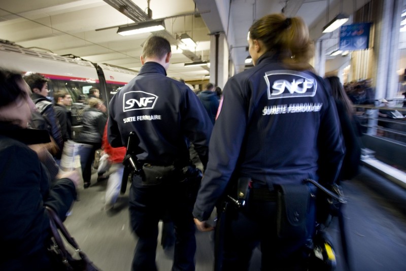 Photographies sur le thème Police ferroviaire Divergence images