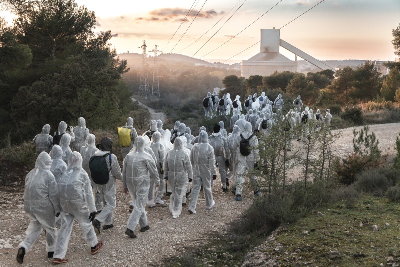 Sabotage d'une cimenterie Lafarge-Holcim à Bouc-Bel-Air dans les Bouches du Rhône, le 10 décembre 2022. Le 10 décembre 2022, une centaine de militants écologistes envahissent et sabotent l'usine Lafarge de Bouc-Bel-Air, occasionnant la mise à l'arrêt du site pour plusieurs jours.