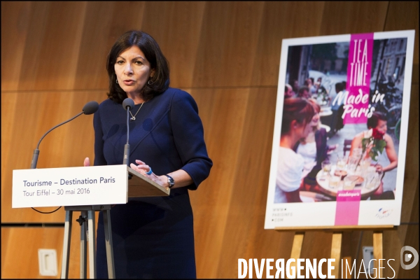 Anne HIDALGO, lance une campagne de promotion de Paris comme destination touristique après la baisse de féquentation observée depuis les attentats de novembre 2015.
