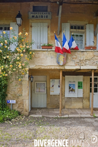 Mai 2016.La mairie du village Montceaux Ragny