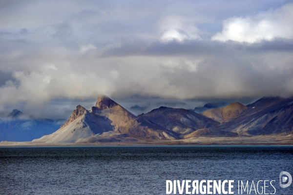 L île du  Spitzberg dans l archipel du Svalbard au nord de la Norvège