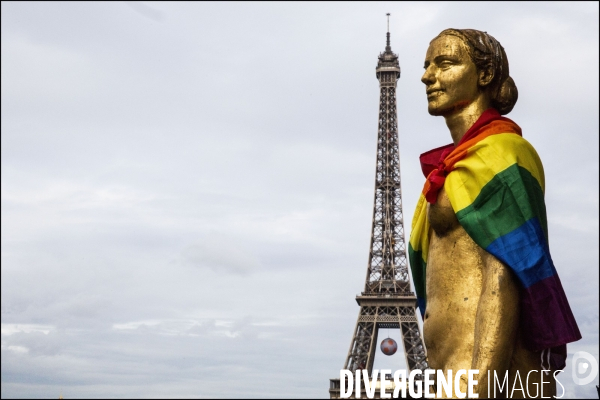 Rassemblement au Trocadéro sur le parvis des droits de l homme en hommage aux victimes de la tuerie d Orlando