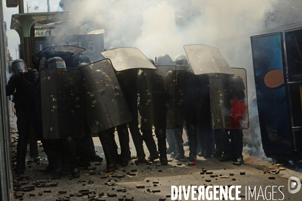 Protestation Contre les Réformes du Travail à Paris. Violent Protest Against Labor Reforms in Paris.