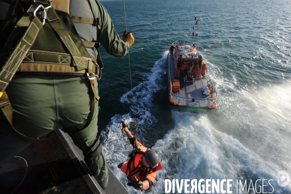 La flottille 33F de la Base Aéro Navale de Lanvéoc-Poulmic assure les missions de sauvetage en mer, assistance aux bâtiments en détresse et évacuation sanitaire