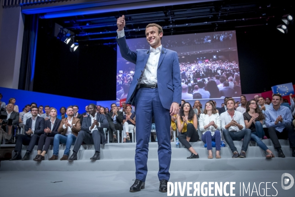 Emmanuel Macron : premier meeting de   En marche!   à la Mutualité