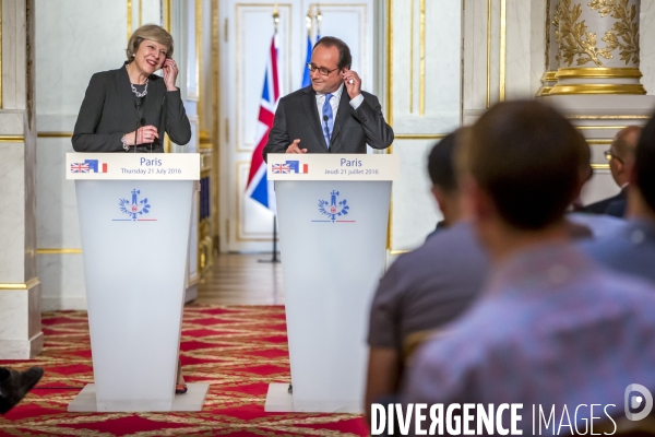 Hollande reçoit Theresa May et Mahmoud Abbas