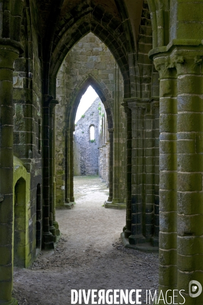 Bretagne.Les ruines de l  abbaye saint Mathieu