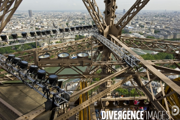 Illustration juillet 2016.Projecteurs d eclairage de la tour Eiffel