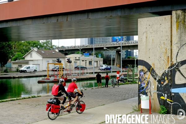 Illustration Septembre2016.Cyclotouristes sur le quai du canal saint Denis
