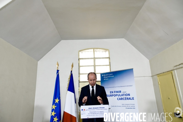 Prison de Fresnes. Jean-Jacques Urvoas, présente son plan de rénovation.
