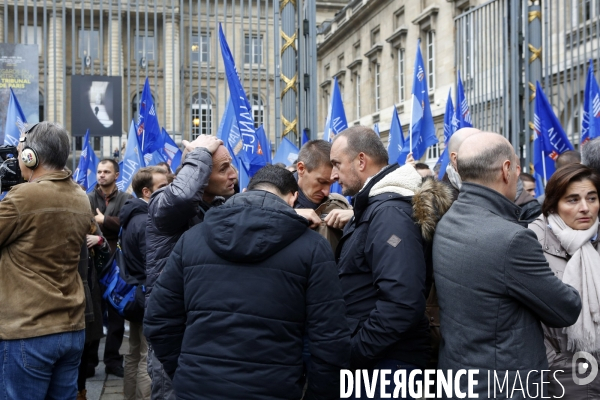 Manifestation de Policiers devant le Palais de Justice de Paris