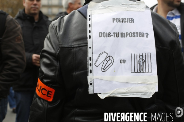 Manifestation de policiers place de la République