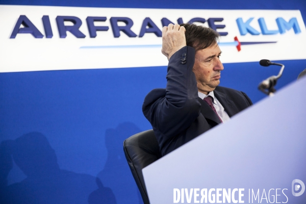 Jean-Marc Janaillac, PDG du groupe, dévoile son plan stratégique «Trust Together»,  la création d une nouvelle compagnie et la nomination de Franck TERNER, nouveau directeur général d Air France