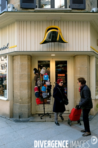 Rodez.Le Chapelier Ferreol,l unique chapellerie de Rodez et le plus ancien magasin de la ville, ouvert en 1884