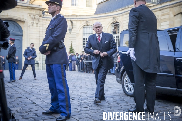 Passation de pouvoir entre Bernard Cazenauve et Manuel Valls à Matignon