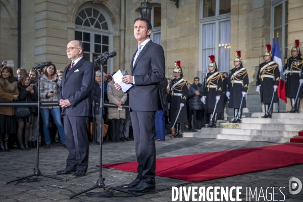 Passation de pouvoir entre Bernard Cazenauve et Manuel Valls à Matignon