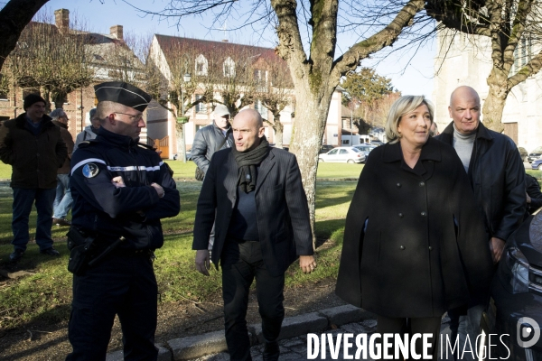 La présidente du Front National Marine Le PEN en visite à Ecouis dans l Eure sur les thèmes de la ruralité et des services publics