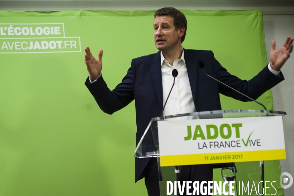 Yannick Jadot présente son programme pour l élection présidentielle.