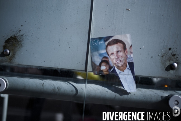 Affiche de Macron détournée