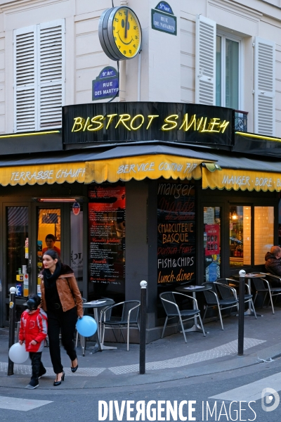 Illustration Fevrier2017.Paris.France.Rue des martyrs, le bistrot smiley...!!!