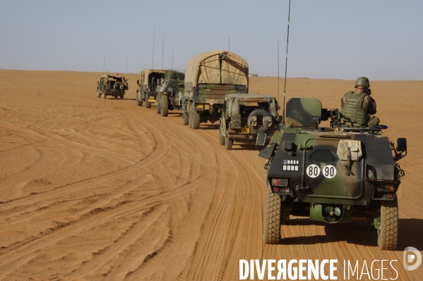 BARKHANE au Niger : Recherche des groupes armés terroristes avec les FAN.