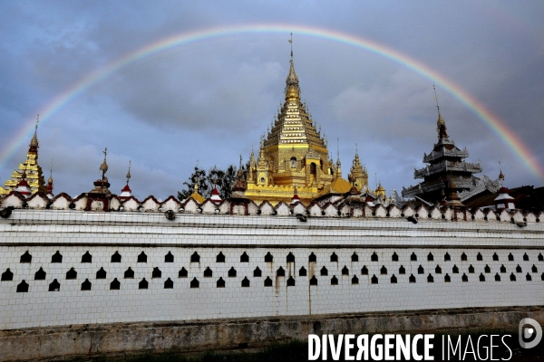 Arc-en-ciel au dessus d un temple Birman