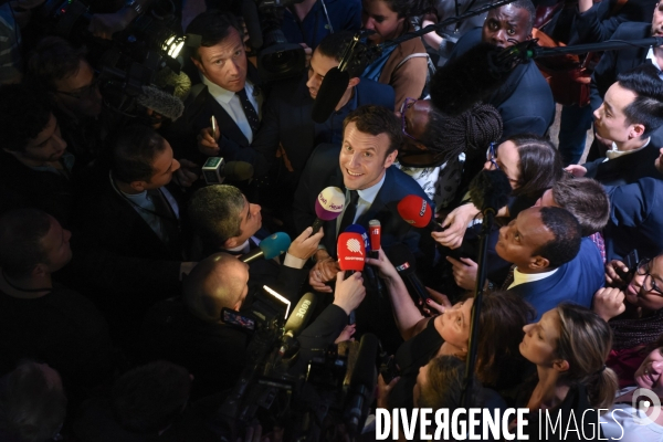 Emmanuel Macron en déplacement à Saint-Denis
