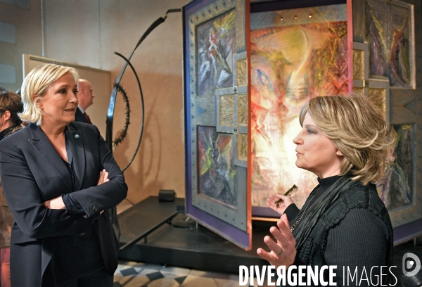 Marine Le Pen viste Chateau Couver