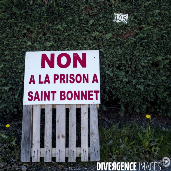 Saint-Bonnet-Les-Oules contre le projet d une nouvelle prison.