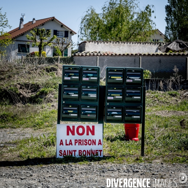 Saint-Bonnet-Les-Oules contre le projet d une nouvelle prison.