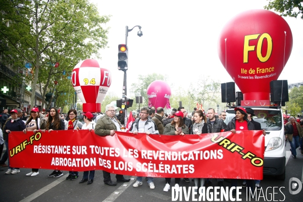 Manifestation du 1er mai 2017, Paris. URIF, FO. Banderole, slogan.
