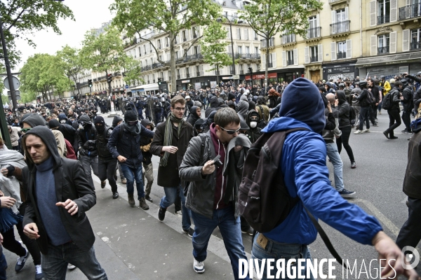 Manifestation anticapitaliste du Front social à Paris.