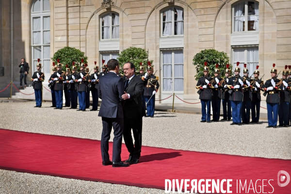 Passation de pouvoir entre François Hollande et Emmanuel Macron