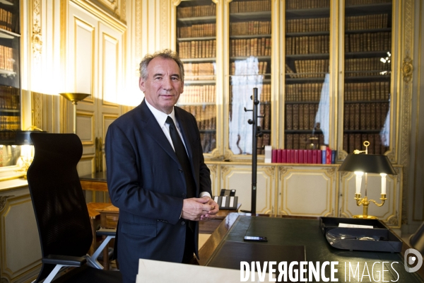 Passation de pouvoir entre Jean-Jacques URVOAS et François BAYROU à la justice