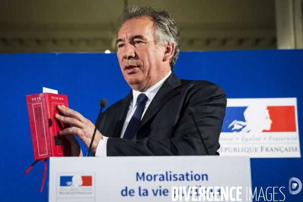 François BAYROU présente son projet de loi de moralisation de la vie politique