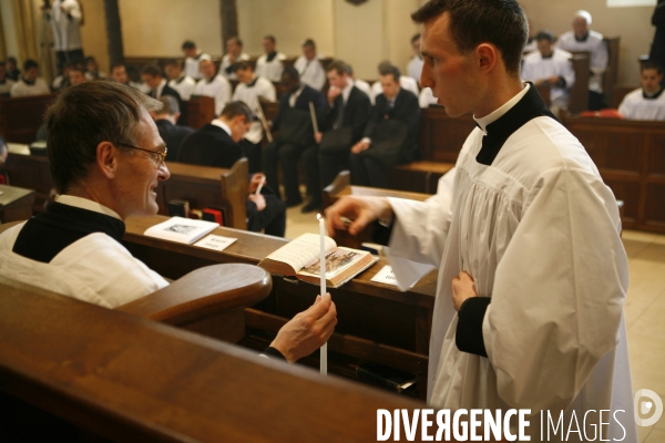 Prise de soutane des séminaristes de première année au séminaire Saint curé d Ars de la fraternité Saint Pie X