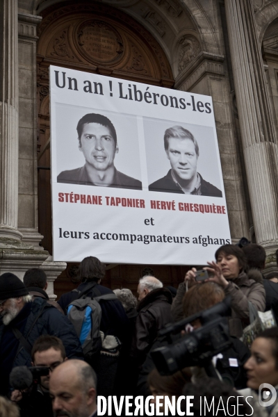 Rassemblement marquant un an de captivité en Afghanistan pour les journalistes Hervé Ghesquière et Stéphane Taponier