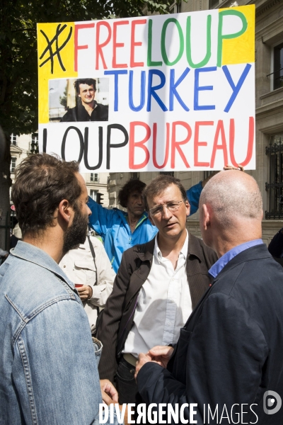Rassemblement de soutien au journaliste Loup BUREAU détenu en prison en Turquie.