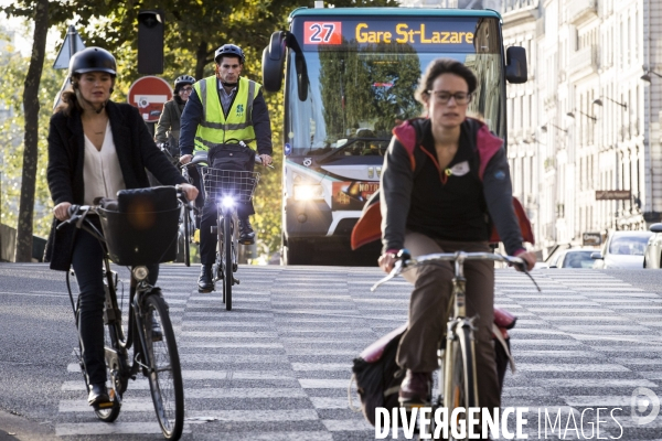 Les parisiens utilisent toutes les alternatives à la voiture pour se déplacer dans la capitale.