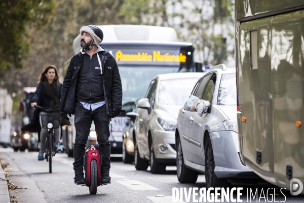 Les parisiens et les moyens de transports alternatifs.