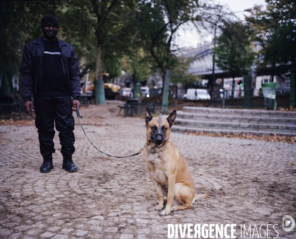 Maitre chien contre l installation de réfugiés. Paris Nord