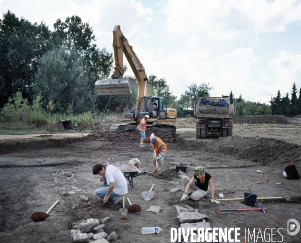 Archéologie, Décapage avec pelles mécaniques, sur une ferme gallo-romaine