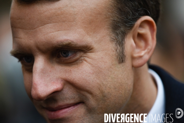 Emmanuel Macron. Prise d armes  aux Invalides