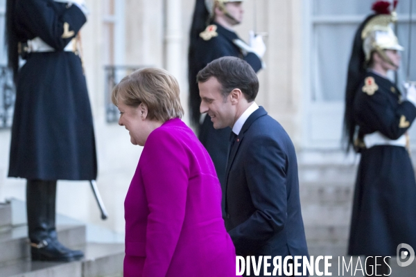 Macron reçoit Merkel à l Elysée