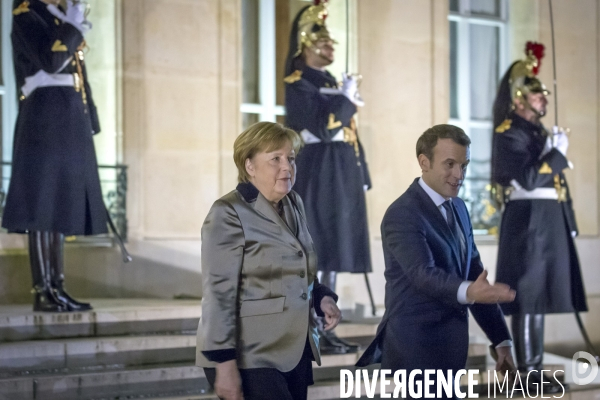 Macron reçoit Merkel à l Elysée